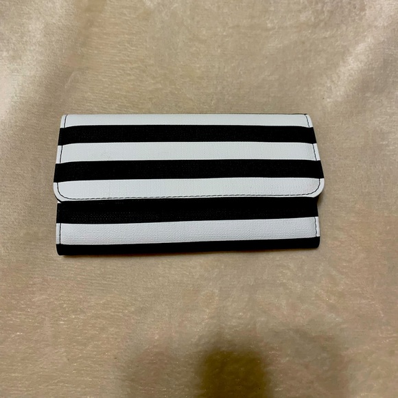 Kut from the Kloth Bags Nwt Kut From The Cloth Black And White